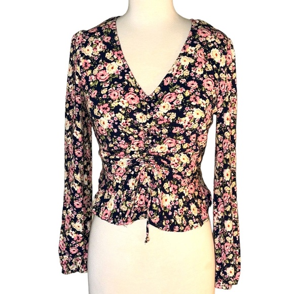 Rewind Tops - REWIND floral v neck cinch blouse in women’s medium with cuff sleeves